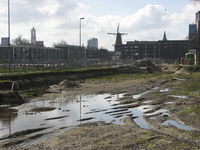 907640 Gezicht over het nieuwe tracé van de Talmalaan richting Draaiweg te Utrecht; op de achtergrond o.a. de molen ...